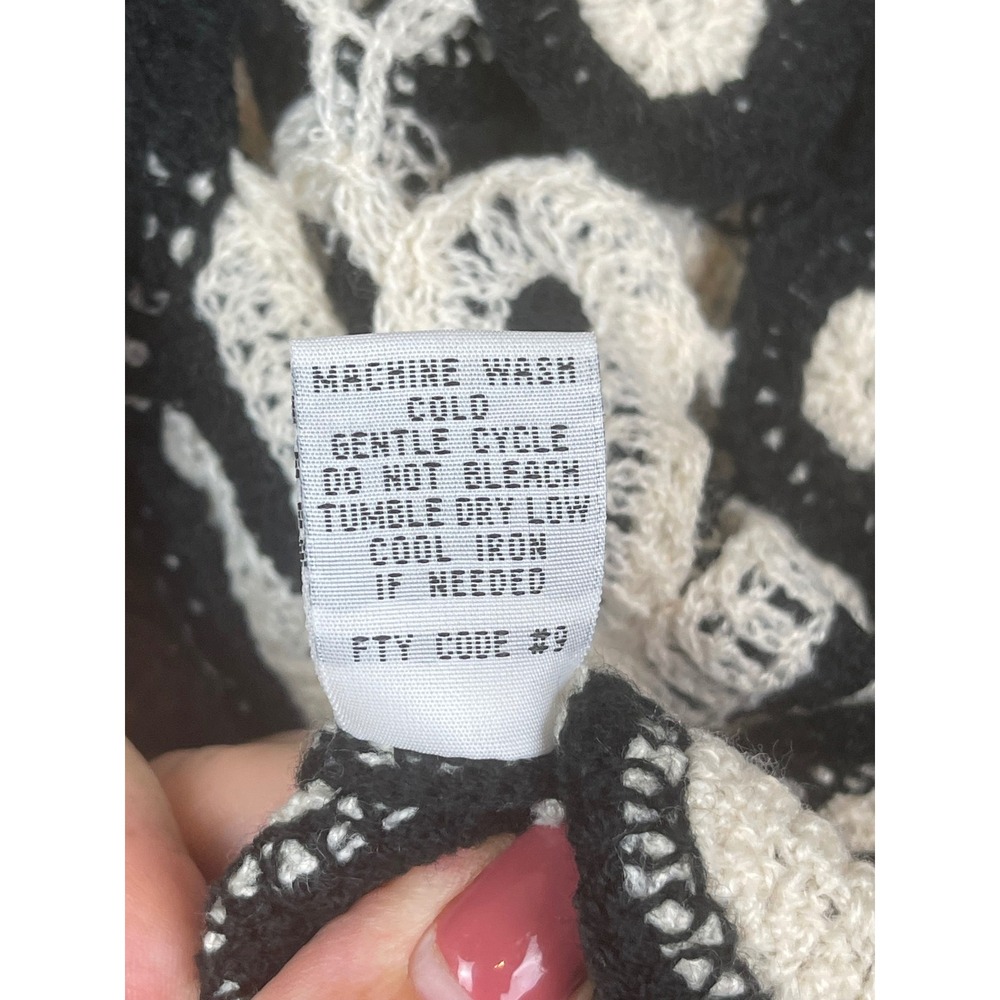 American Flirt Crochet Top Womens Large Black White Excellent Floral Long Sleeve - Picture 12 of 12